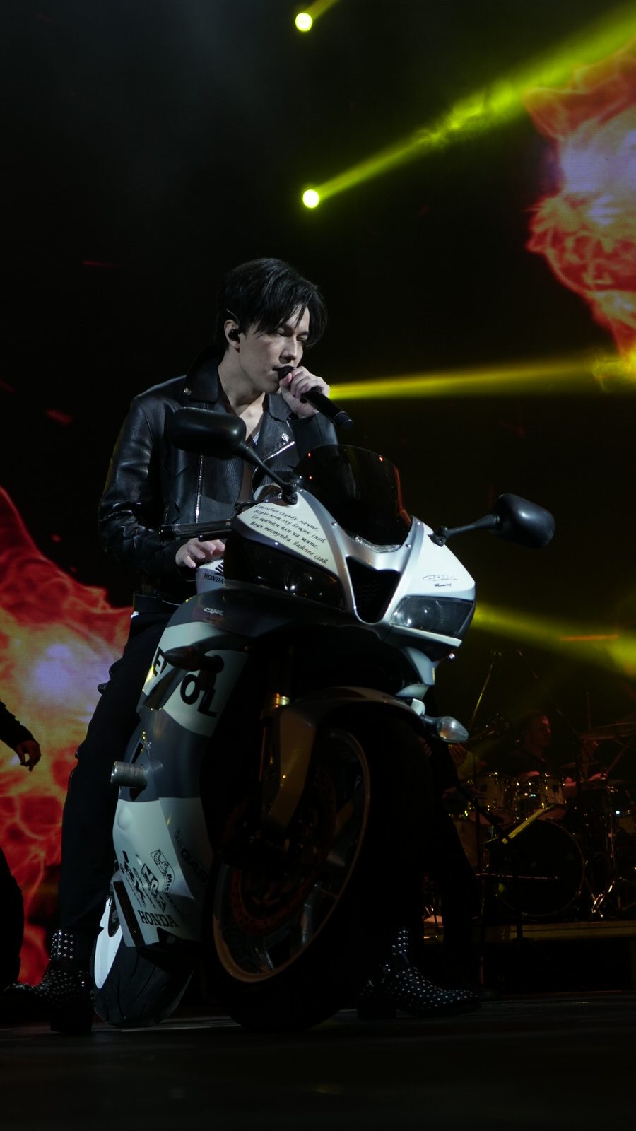 Performance by Dimash Kudaibergen in Ekaterinburg