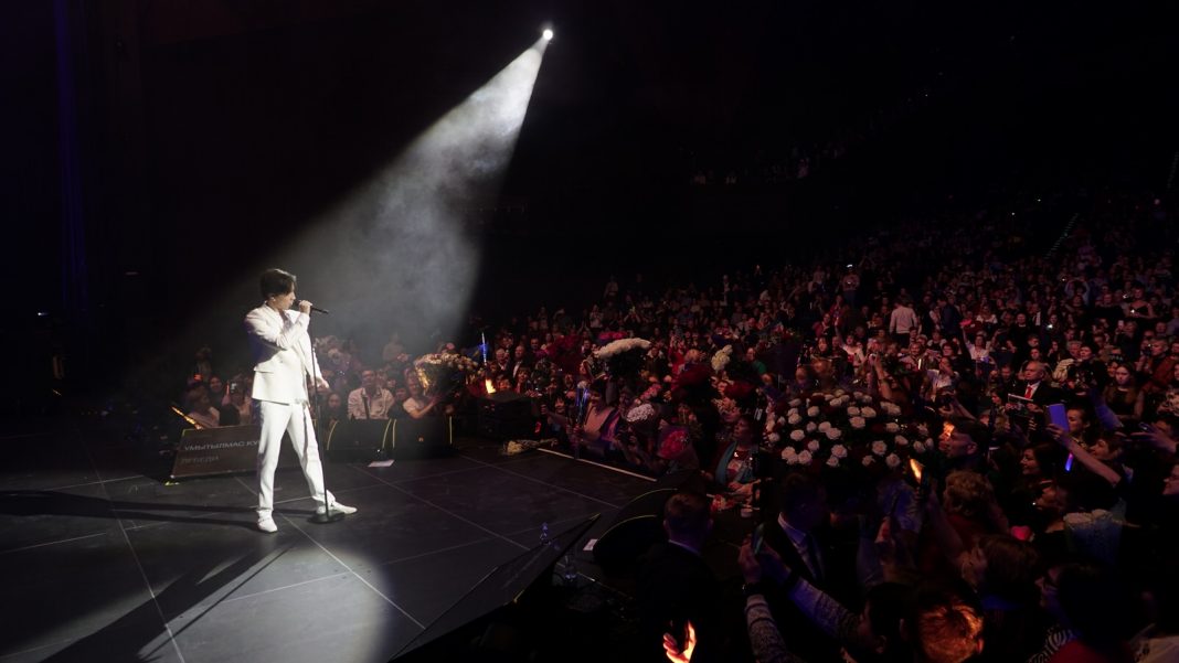 Performance by Dimash Kudaibergen in Ekaterinburg