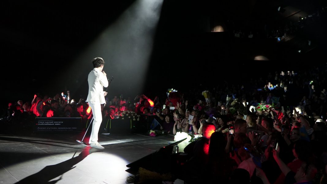 Performance by Dimash Kudaibergen in Ekaterinburg