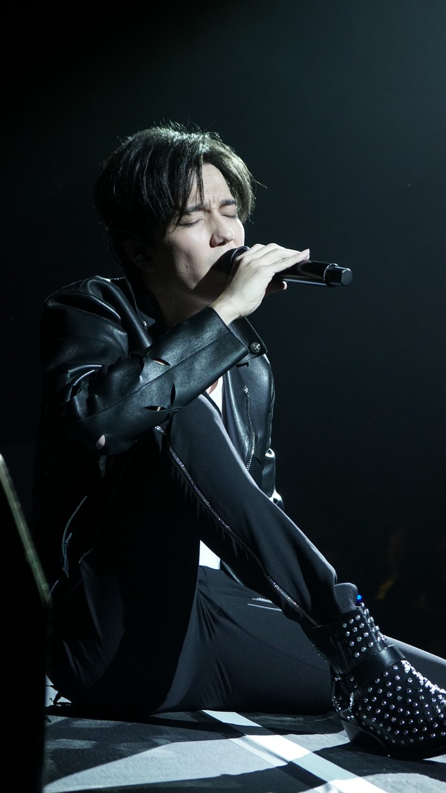 Performance by Dimash Kudaibergen in Ekaterinburg