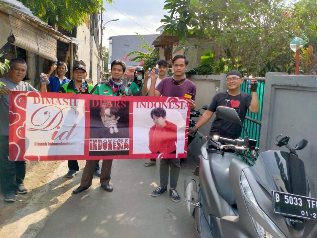 Dimash's Fan Club in Indonesia distributes antiseptics to help people fight coronavirus