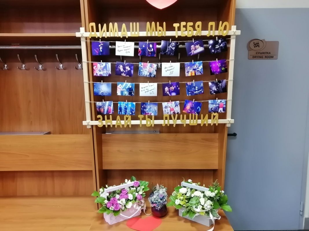 Dimash's fans decorate the artist's dressing room before every concert