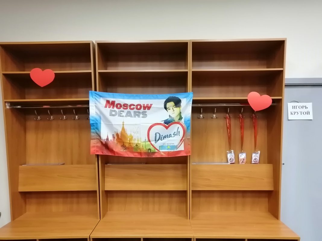 Dimash's fans decorate the artist's dressing room before every concert