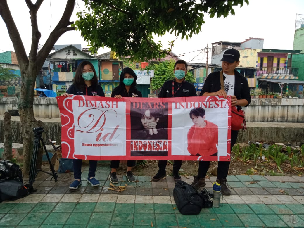 Dimash's Fan Club in Indonesia distributes antiseptics to help people fight coronavirus