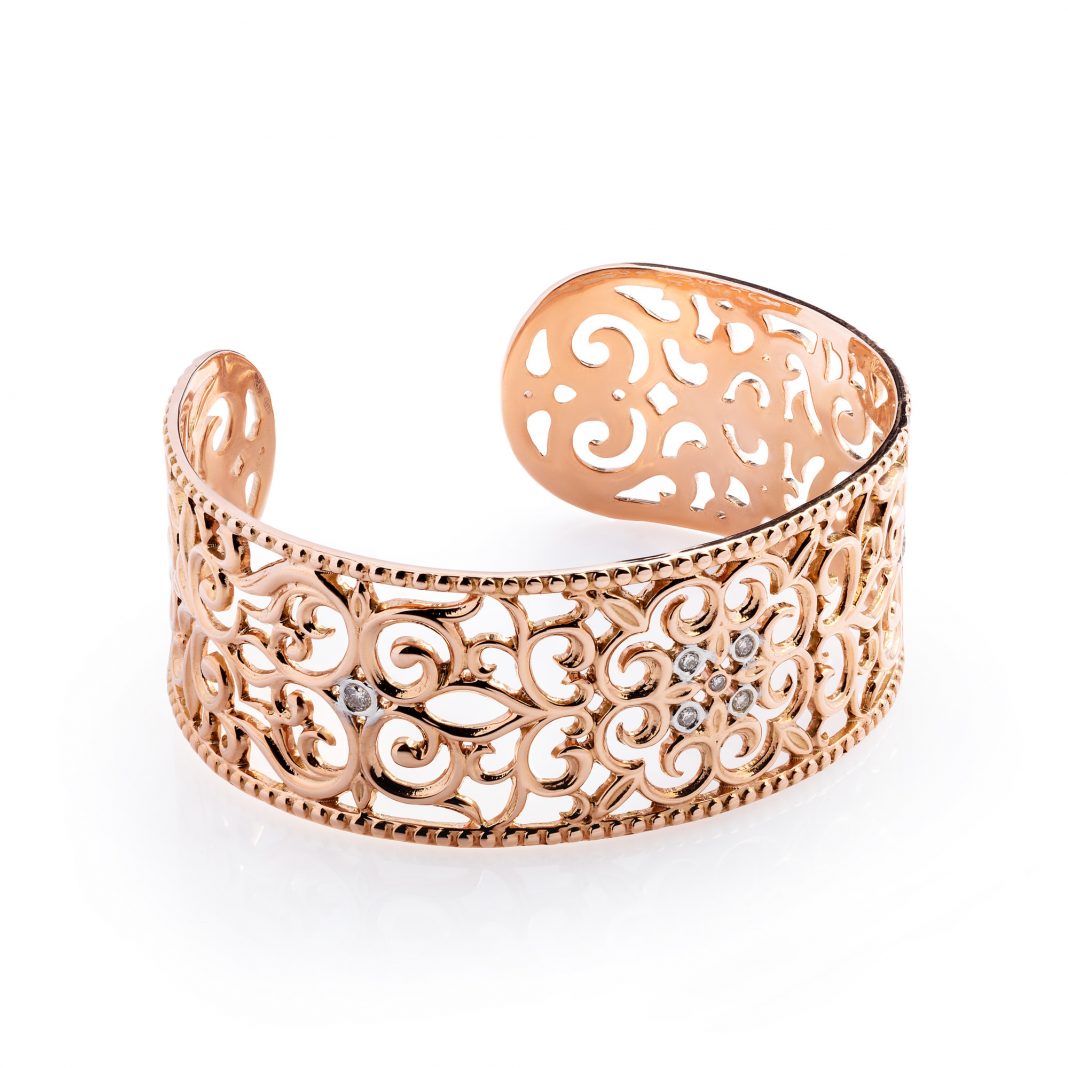 Premium Photo  Kazakh gold bracelet that sticks to the hand