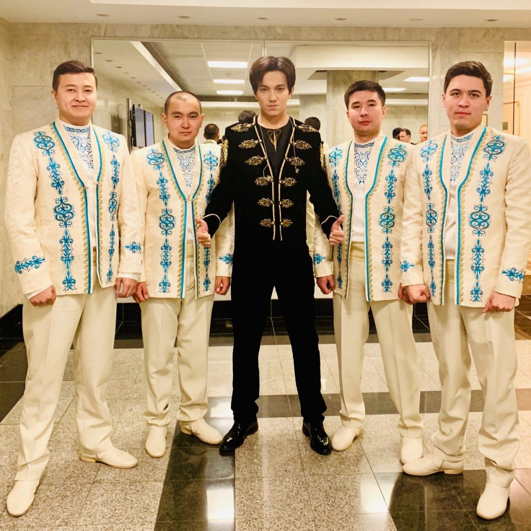 Sybyzgy master, Sandzhay Almishev, instrumentalist working with Dimash