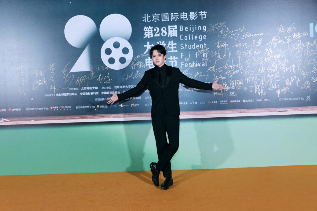 Dimash performed at the Beijing College Student Film Festival