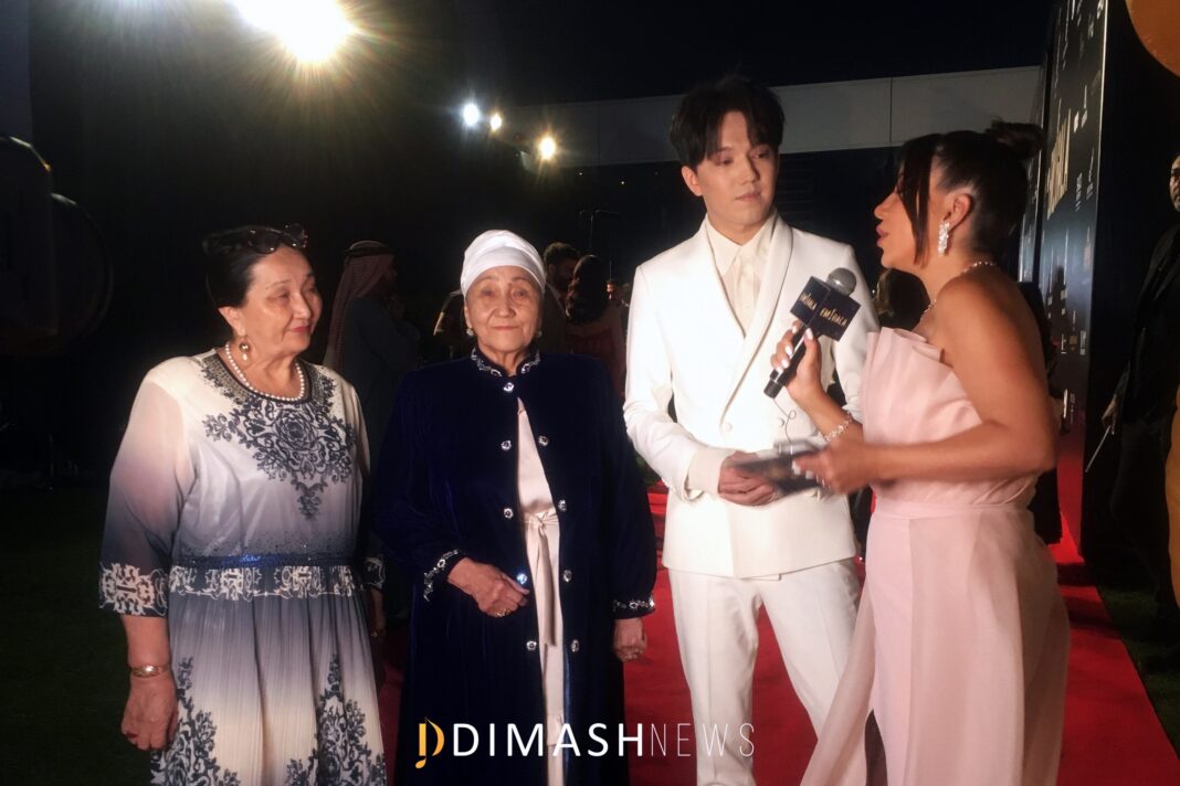 Dimash received an award at the EMIGALA Fashion Awards in Dubai