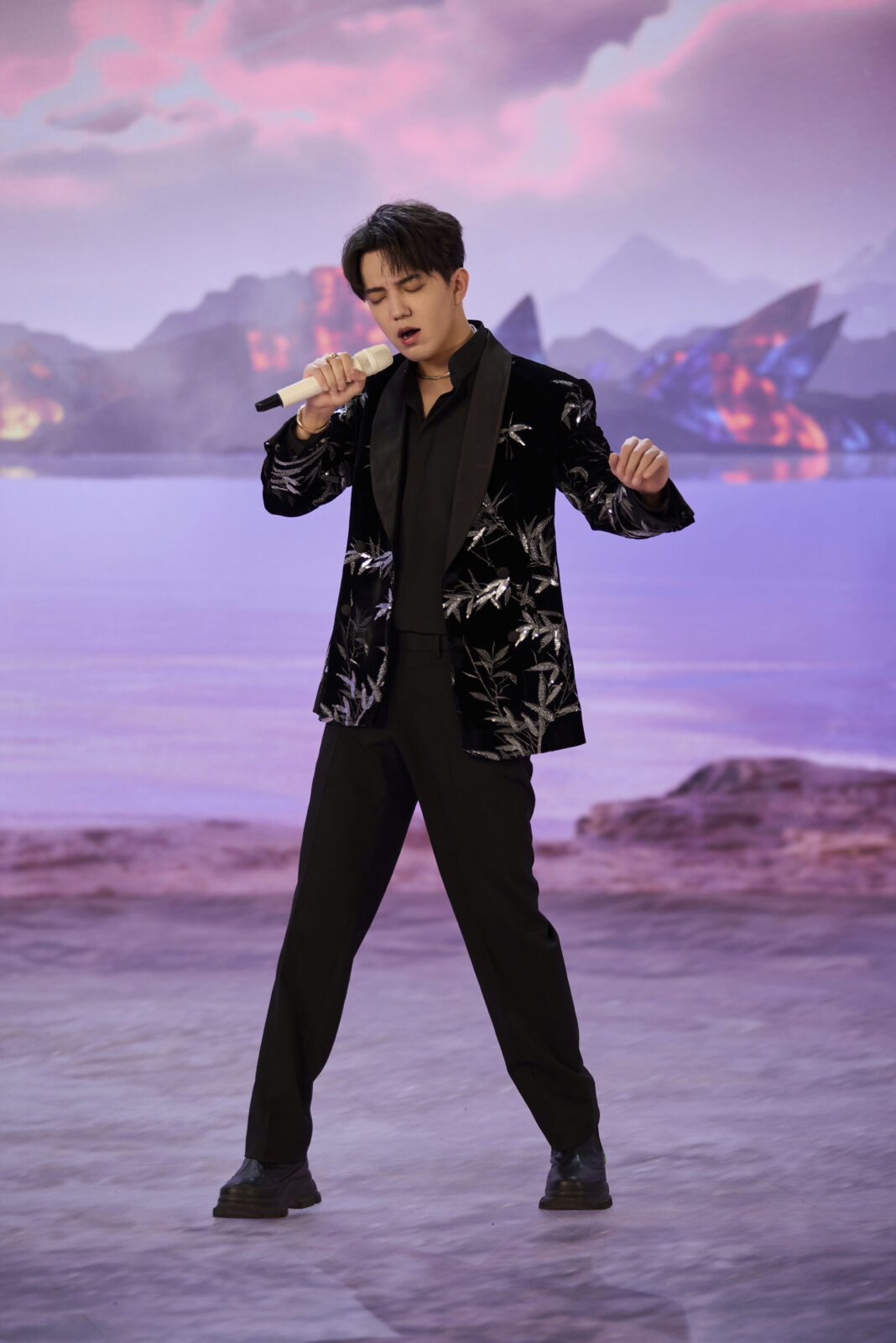 Dimash Qudaibergen Performs Jackie Chan Film Soundtrack for the First Time at China’s Lantern Festival