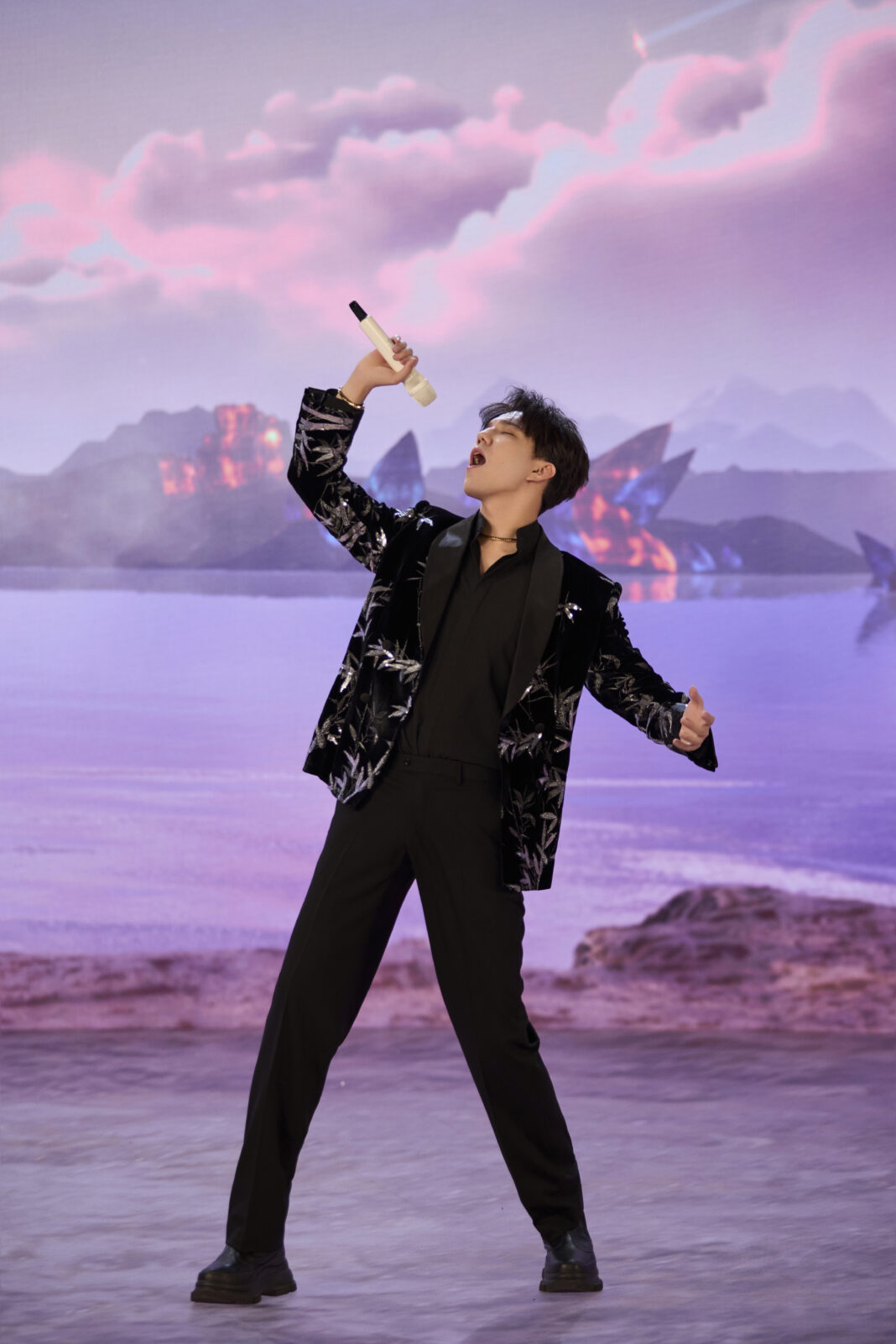 Dimash Qudaibergen Performs Jackie Chan Film Soundtrack for the First Time at China’s Lantern Festival