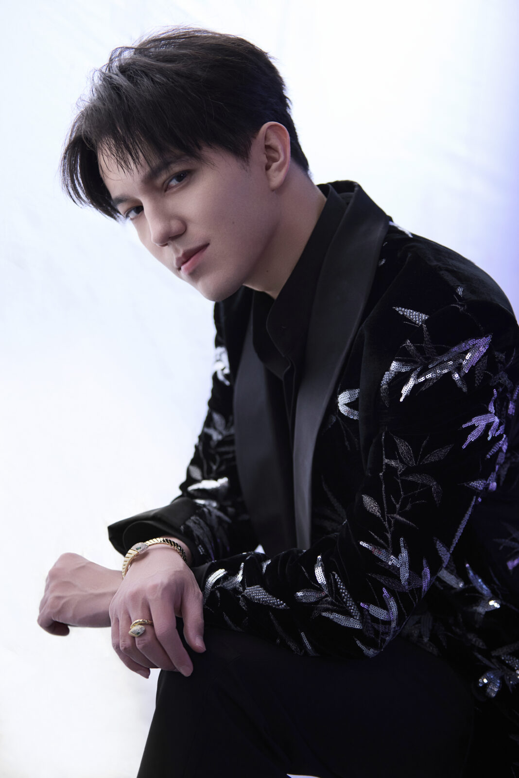 Dimash Qudaibergen Performs Jackie Chan Film Soundtrack for the First Time at China’s Lantern Festival