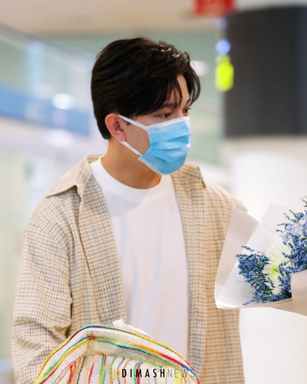 Kazakh Song at a Spanish Airport – Fans Welcome Dimash in Barcelona