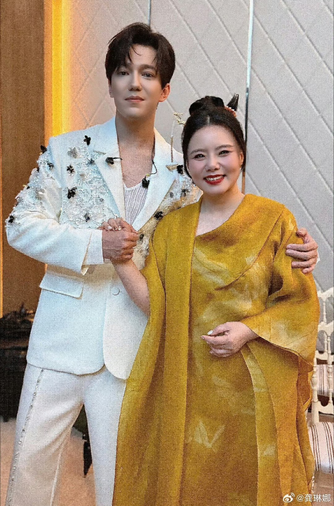 Dimash Qudaibergen Gave an Interview to China's "People's Daily"