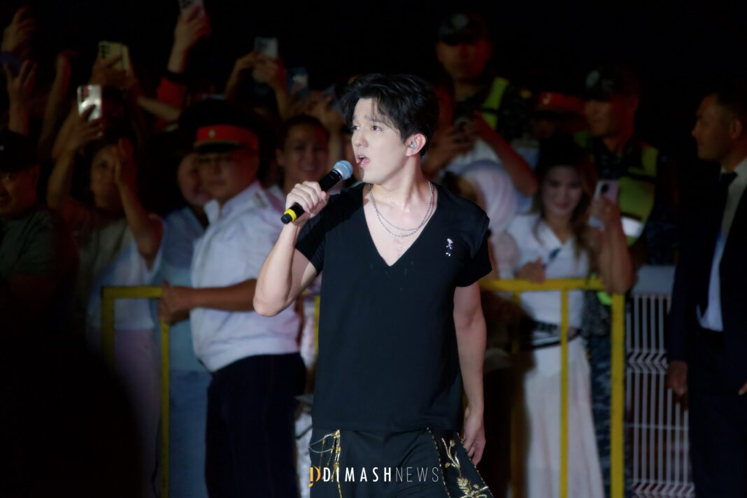 Dimash Qudaibergen Performs as Special Guest at “Meikin Asia” Festival