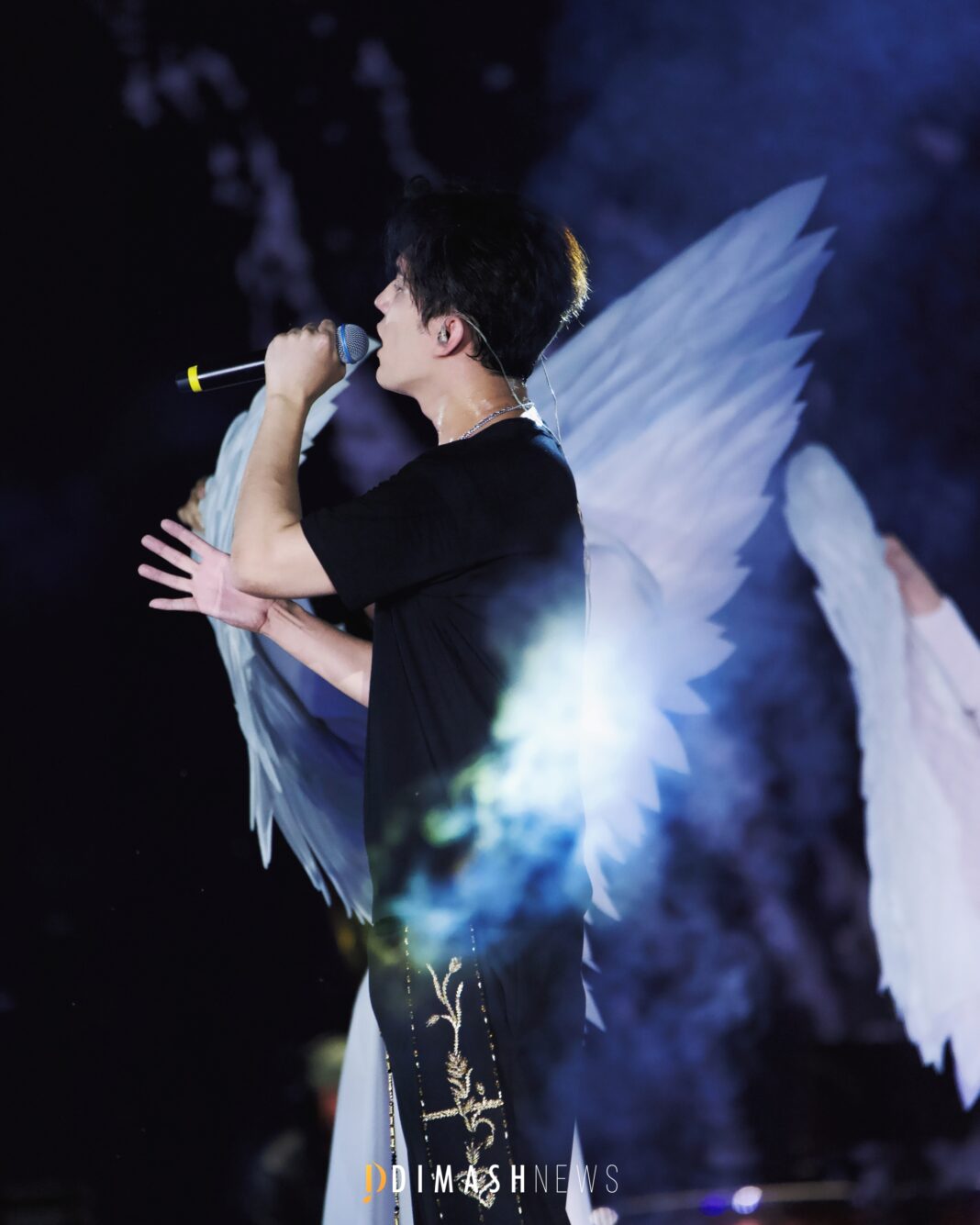 Dimash Qudaibergen Performs as Special Guest at “Meikin Asia” Festival