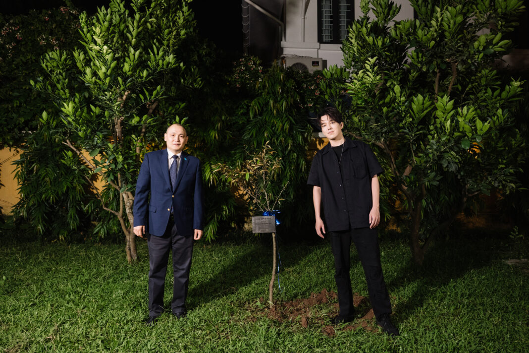 Dimash Visits the Embassy of the Republic of Kazakhstan in Vietnam