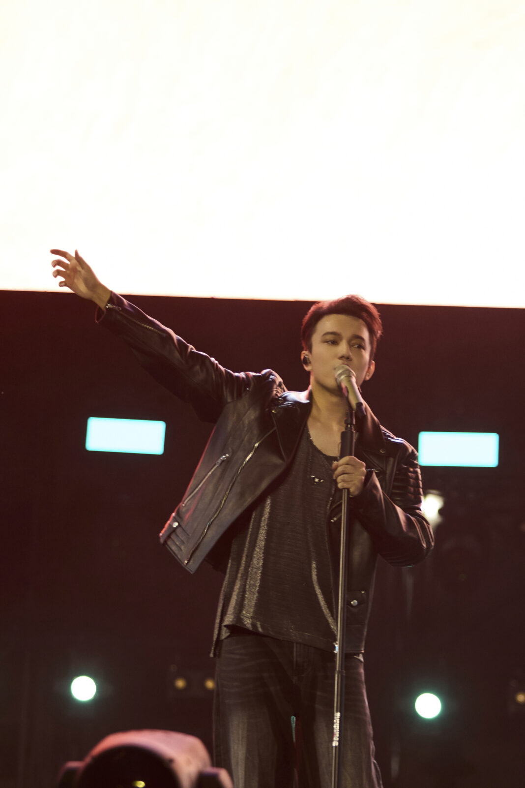 Dimash Qudaibergen Performs at the “Nalati Music Festival” in China