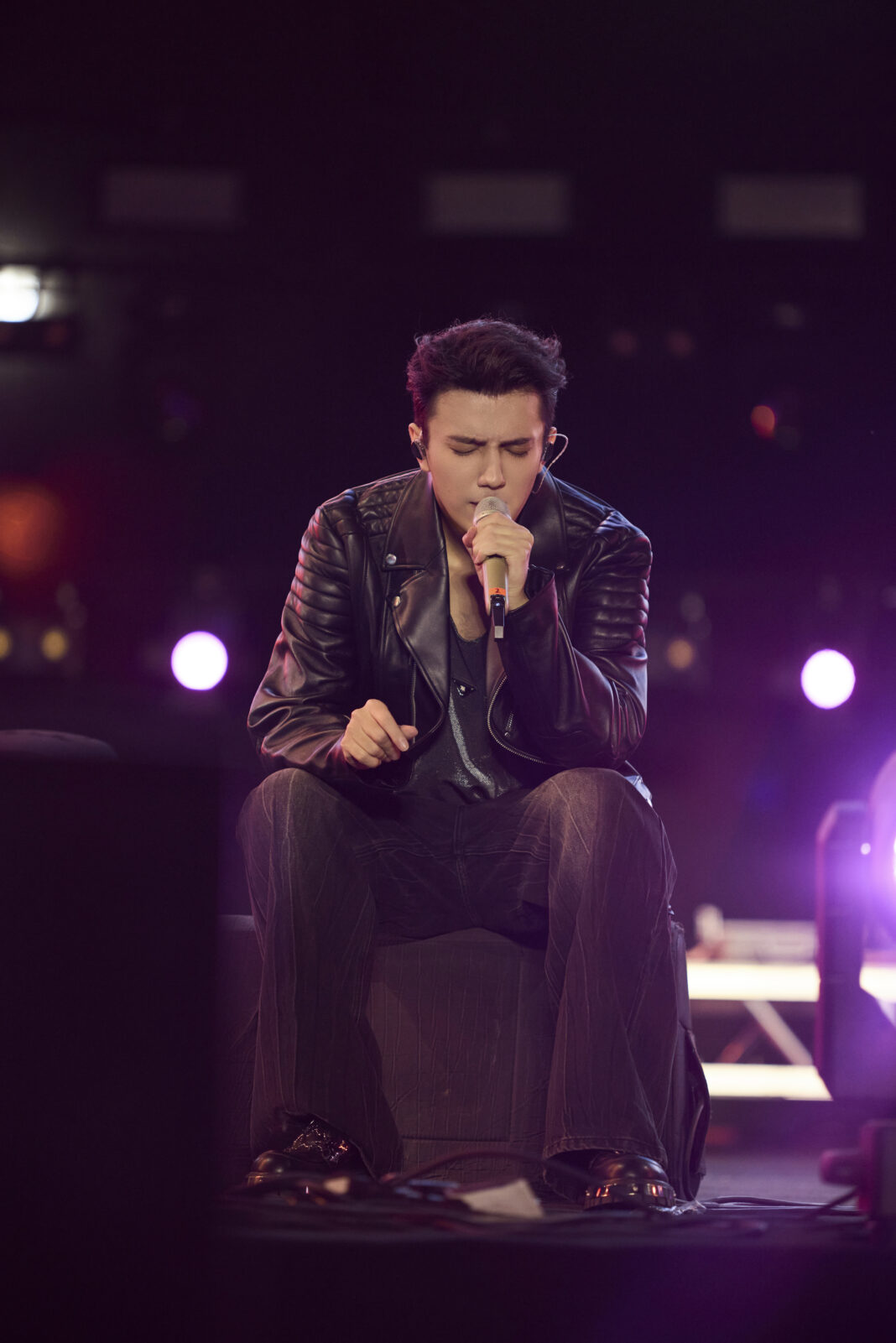 Dimash Qudaibergen Performs at the “Nalati Music Festival” in China