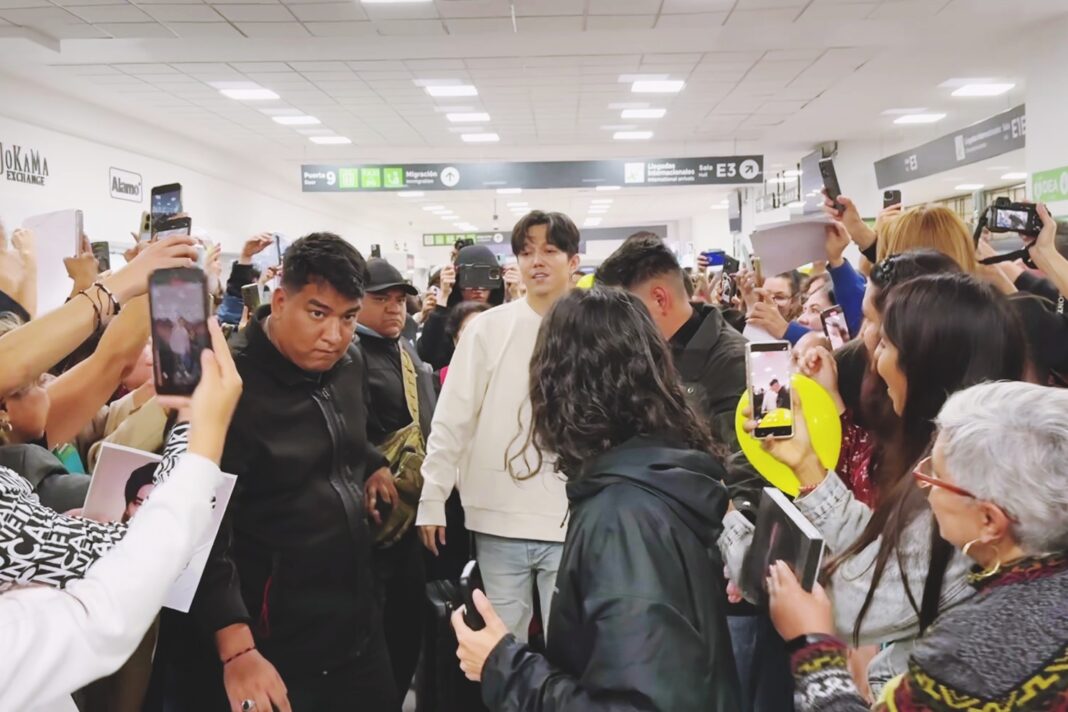 A Warm Welcome at the Airport – Dimash Arrives in Mexico