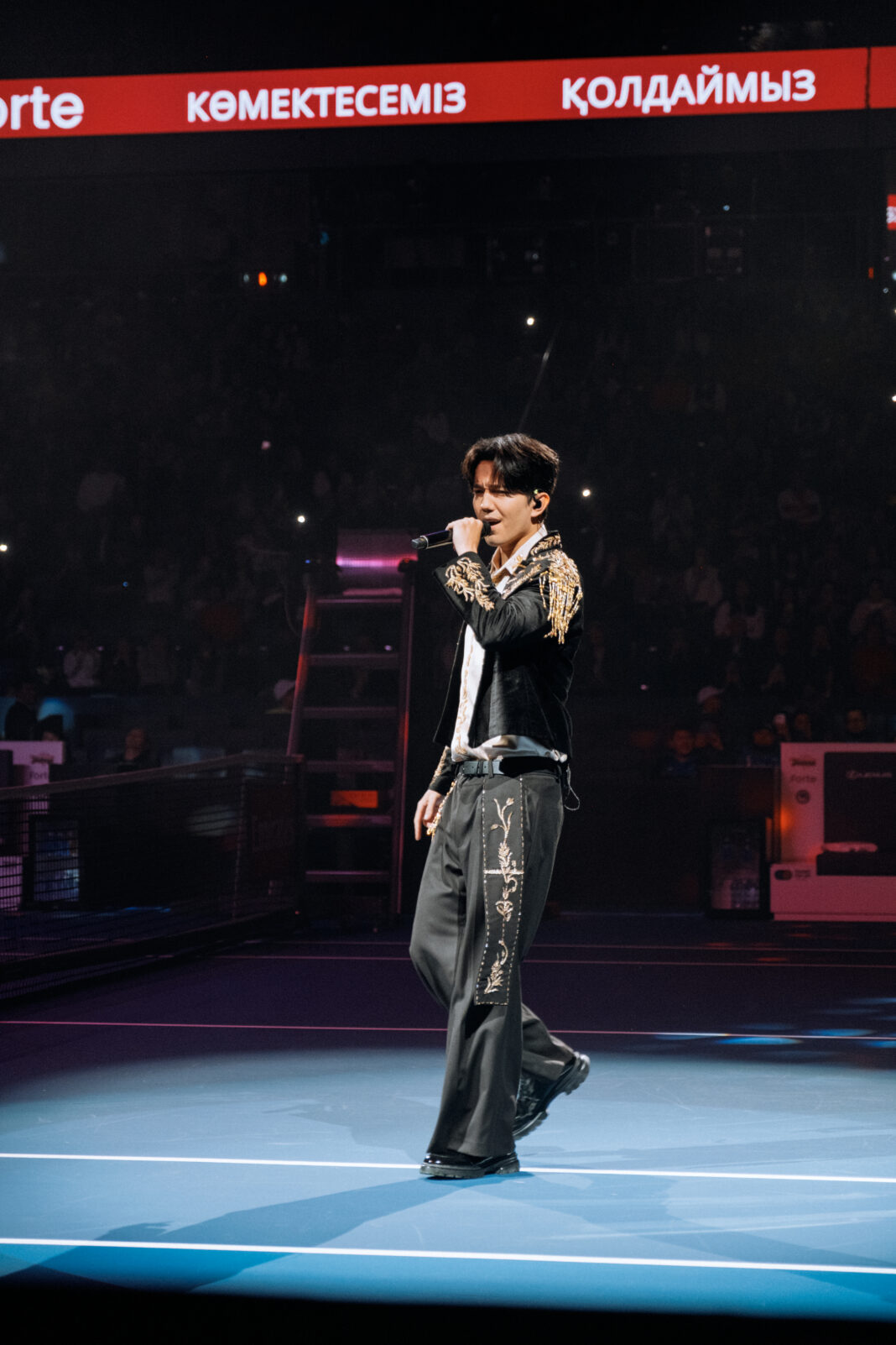 Dimash Qudaibergen Premieres a New Song at Almaty Open ATP 250