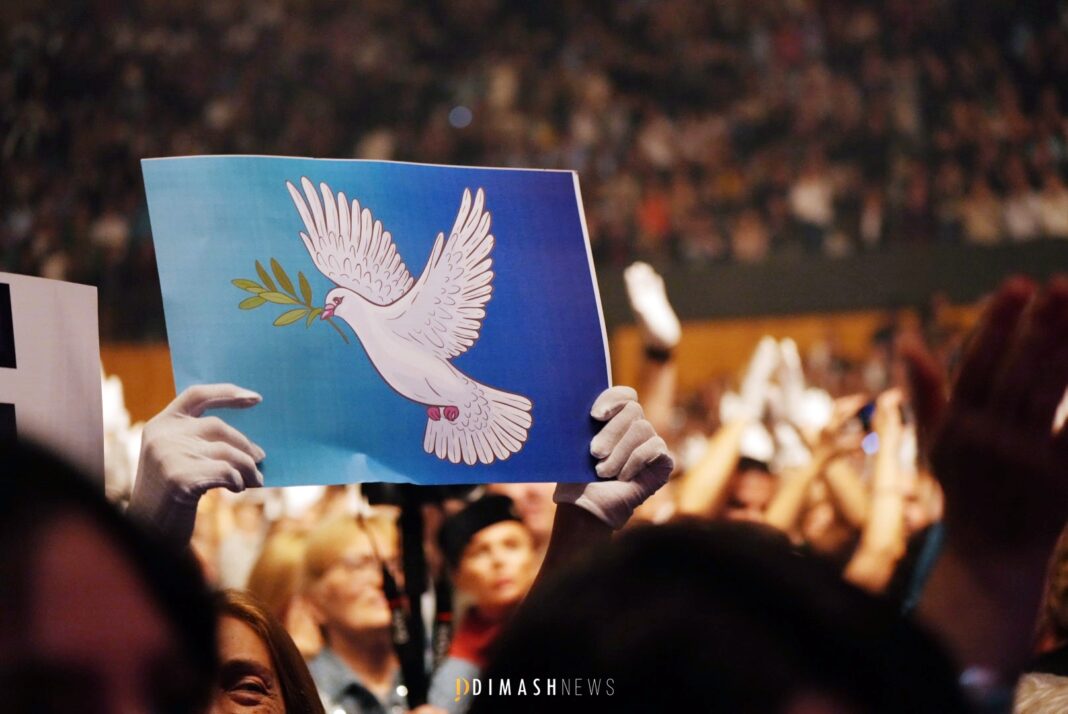 “We Are Choosing Life”: Dimash Qudaibergen Fans Held a Special Campaign at His Concert in Barcelona