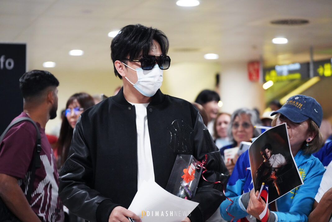 “Olé, olé-olé-olé, Dimash!”: Dears welcome the Kazakh artist at Barcelona Airport