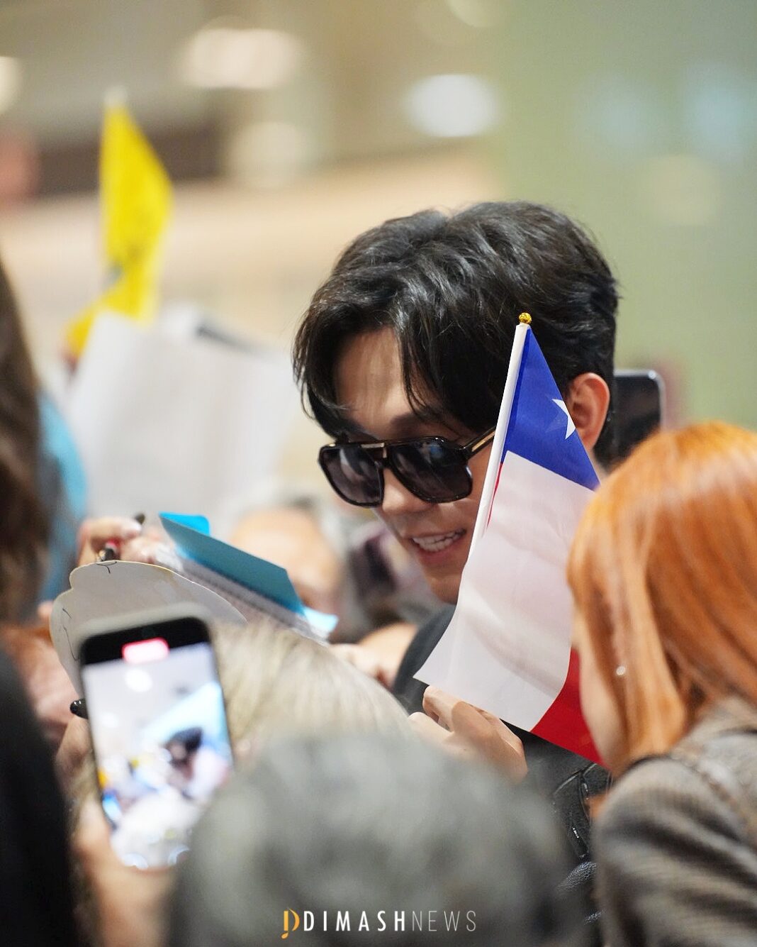 “Olé, olé-olé-olé, Dimash!”: Dears welcome the Kazakh artist at Barcelona Airport