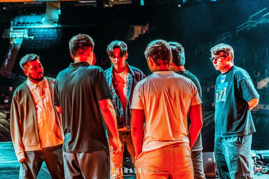 “Stranger” backstage, New York (October 5, 2025)