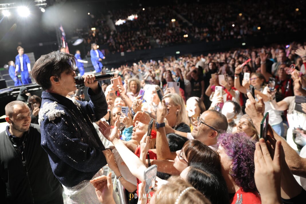 “Stranger” concert, London (November 12, 2025)