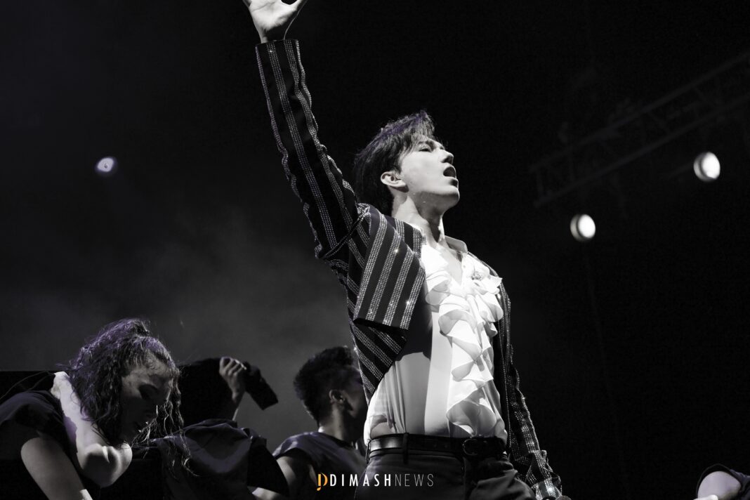 “Stranger” concert, London (November 12, 2025)