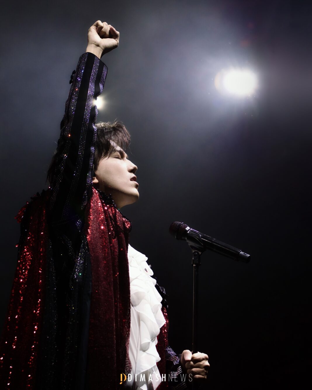 “Stranger” concert, London (November 12, 2025)