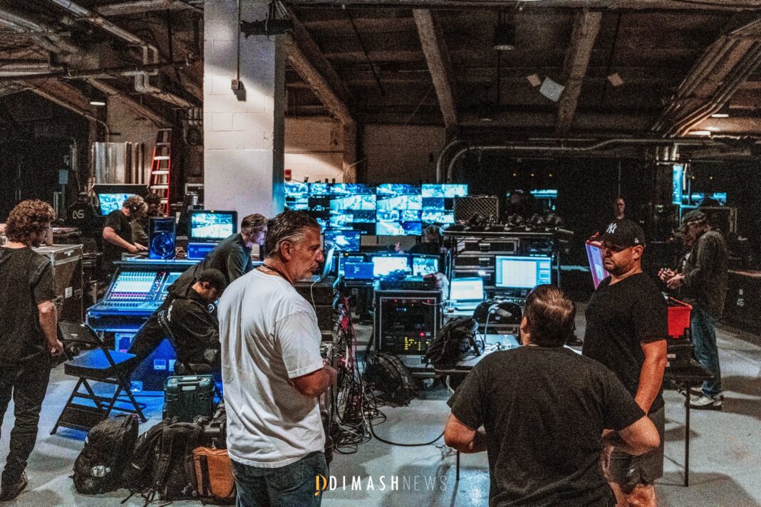 “Stranger” backstage, New York (October 5, 2025)