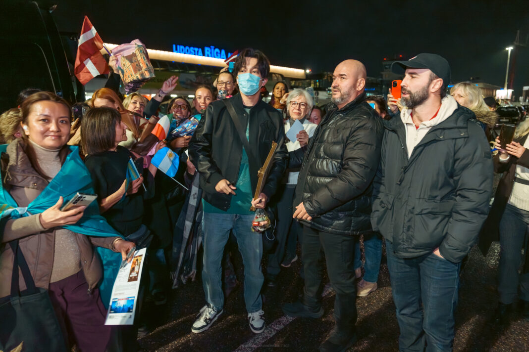 Dimash Qudaibergen Receives a Musical Instrument Included in Latvia’s Cultural Canon Dimash Qudaibergen Receives a Musical Instrument Included in Latvia’s Cultural Canon