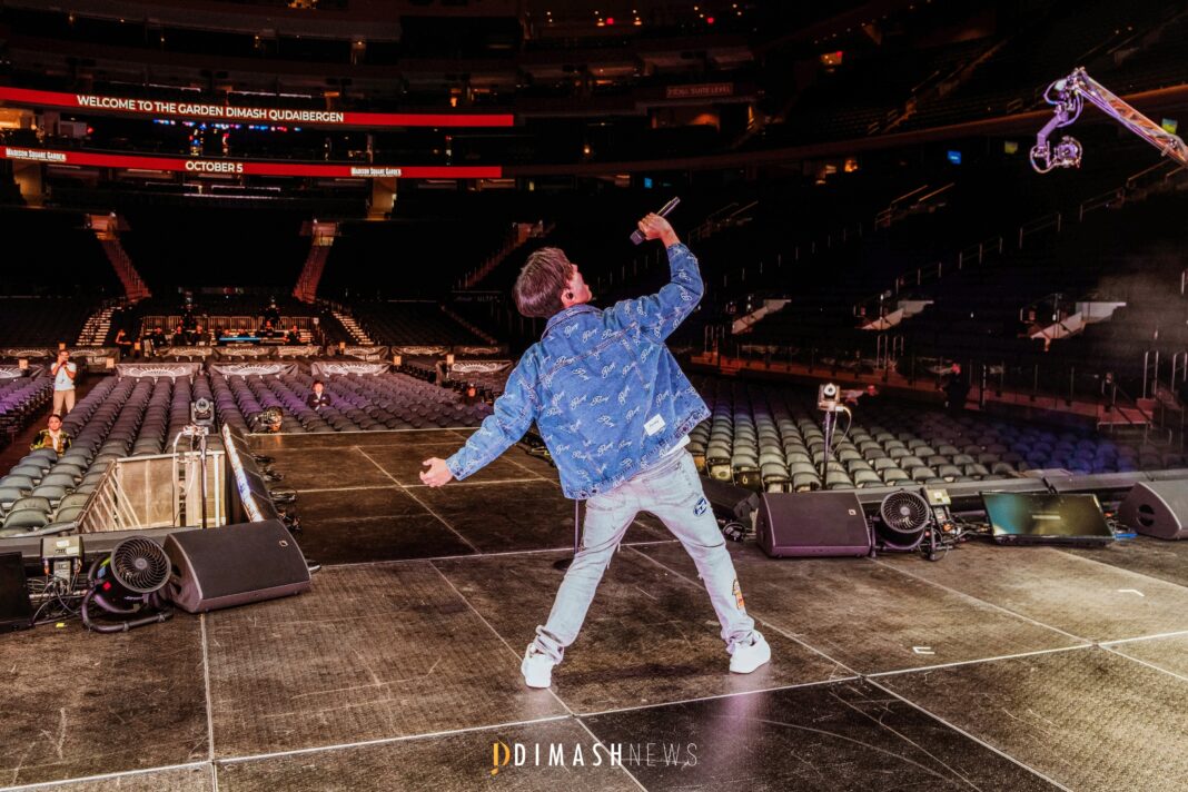 “Stranger” backstage, New York (October 5, 2025)