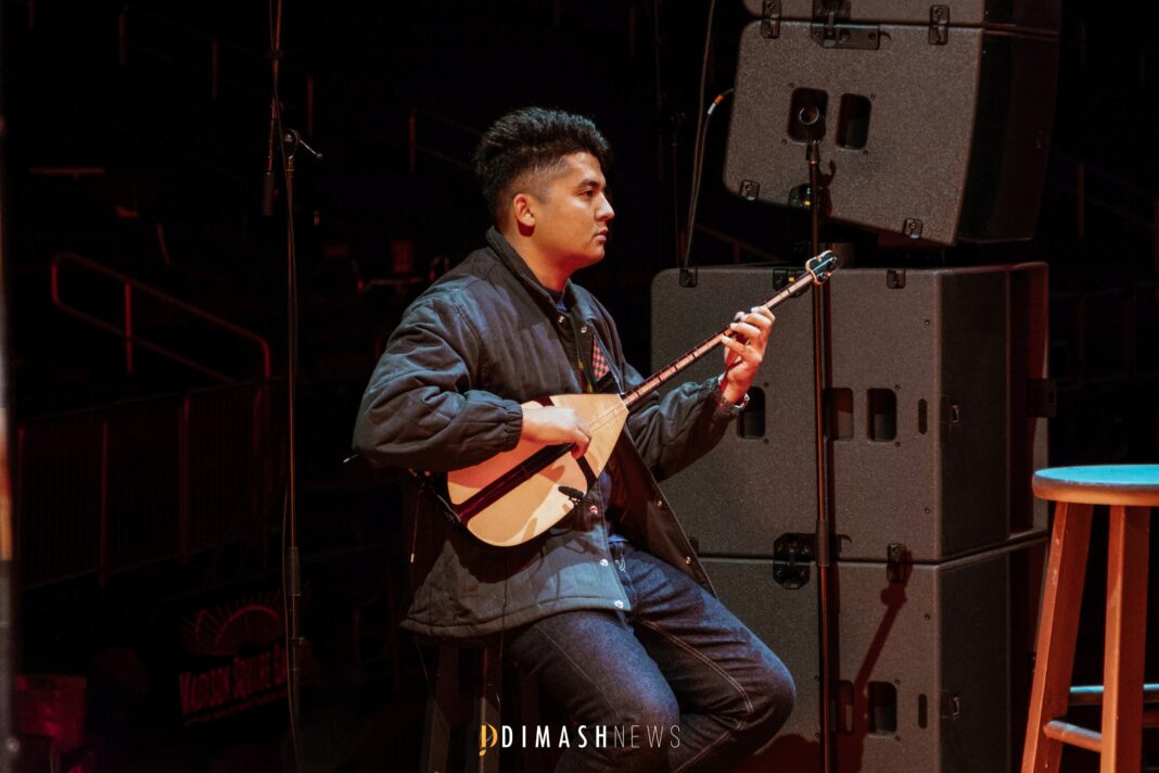 “Stranger” backstage, New York (October 5, 2025)