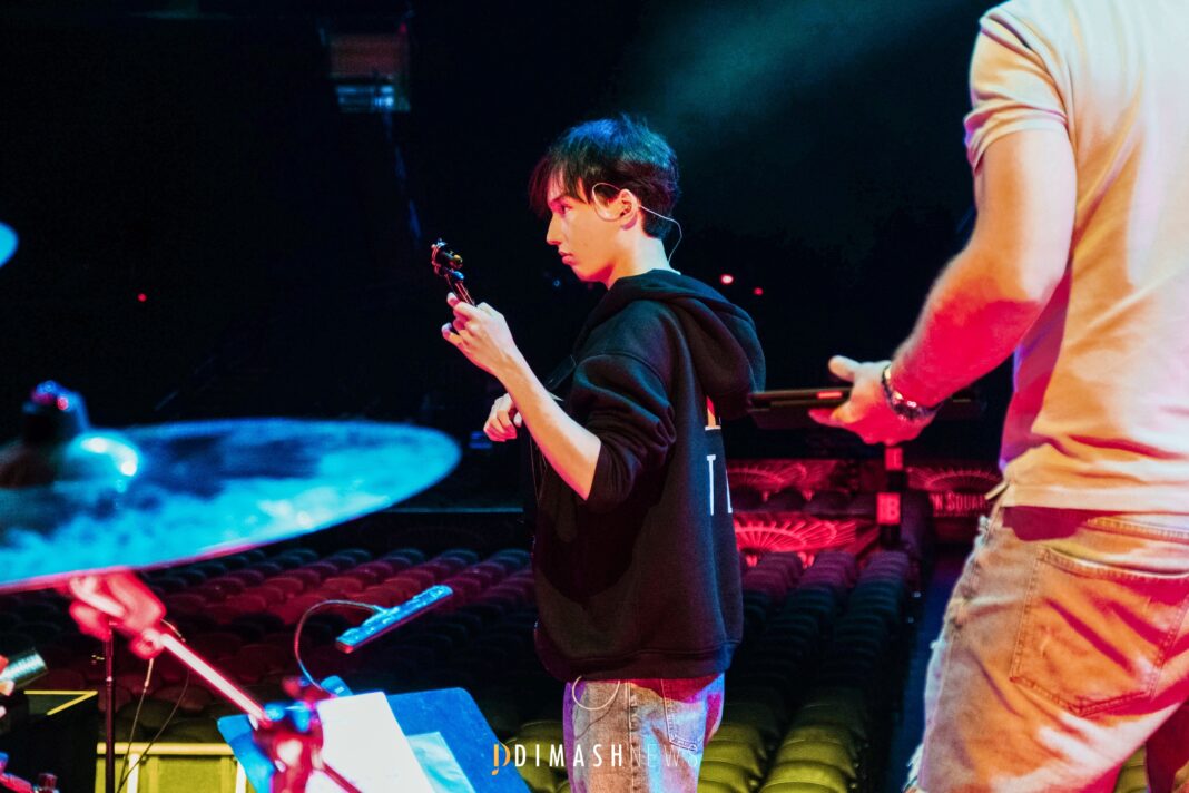 “Stranger” backstage, New York (October 5, 2025)