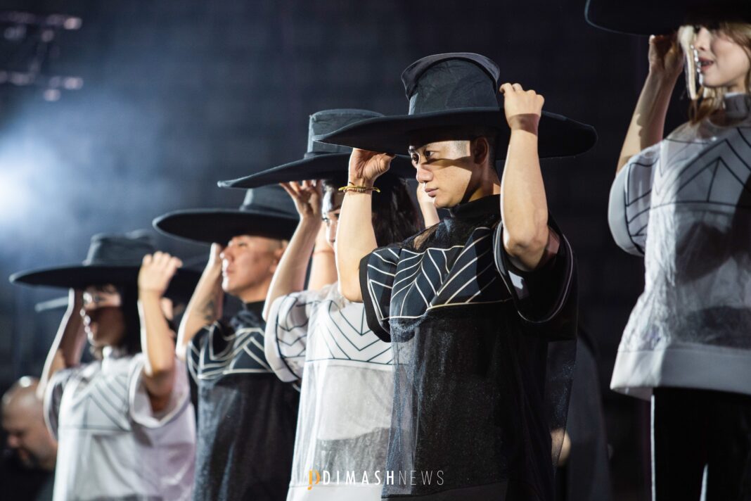 “Stranger” concert, Barcelona (November 8, 2025)