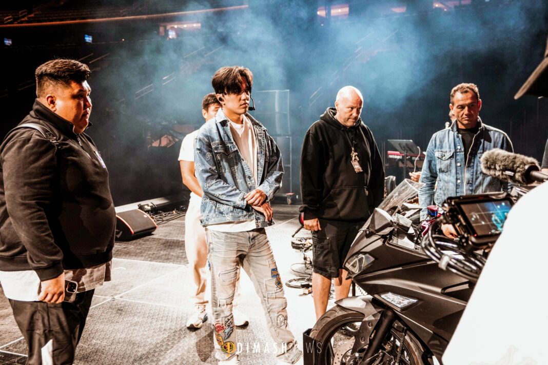 “Stranger” backstage, New York (October 5, 2025)