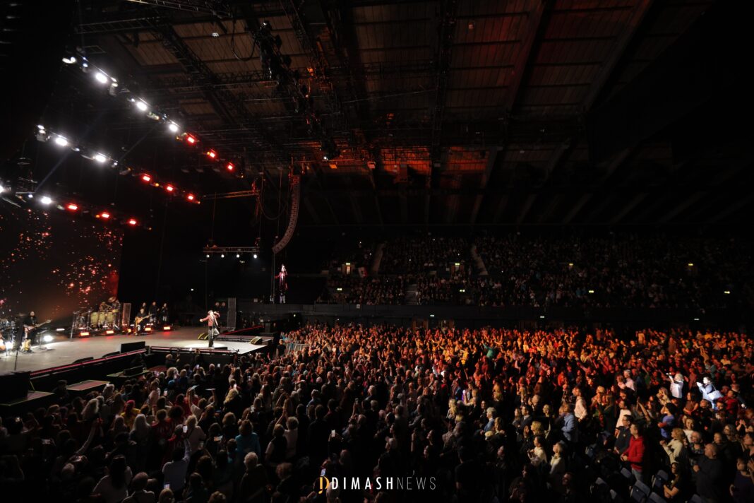 “Stranger” concert, London (November 12, 2025)