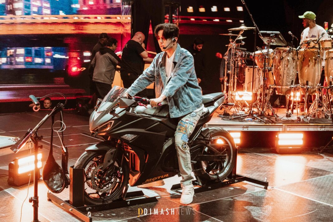 “Stranger” backstage, New York (October 5, 2025)