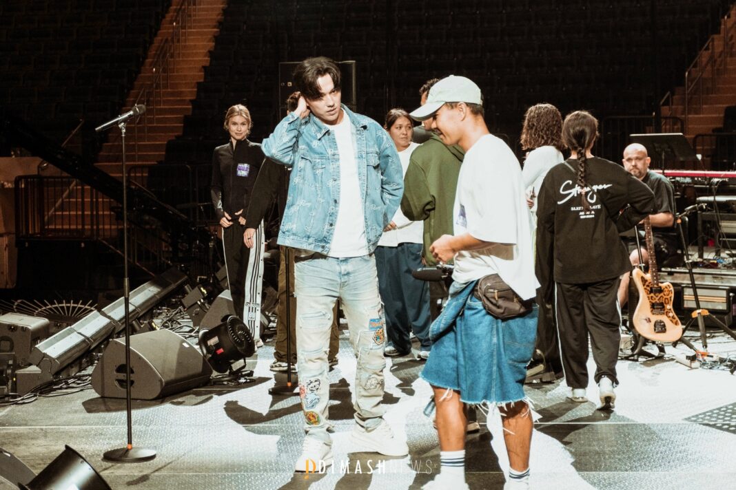 “Stranger” backstage, New York (October 5, 2025)