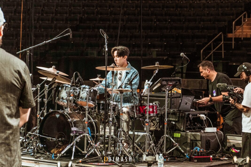 “Stranger” backstage, New York (October 5, 2025)