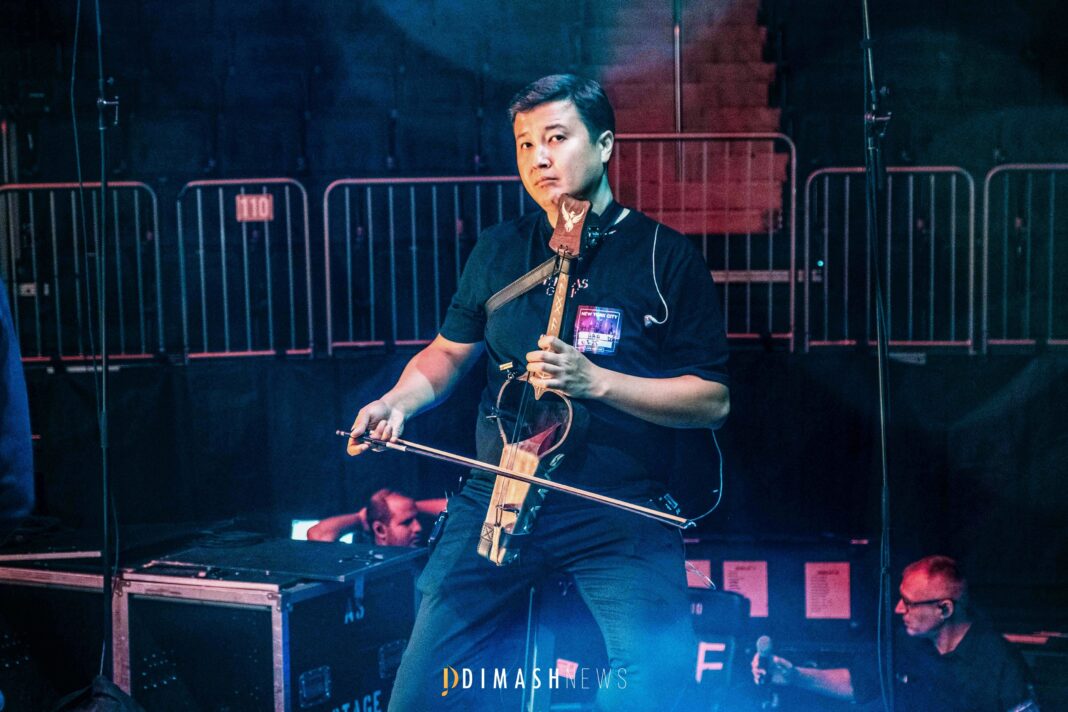 “Stranger” backstage, New York (October 5, 2025)