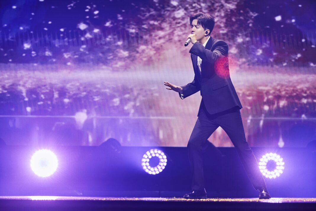 Dimash Qudaibergen received his first award in China as a producer